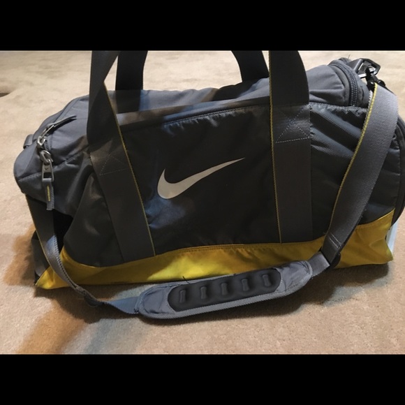 Nike livestrong gym large duffle bag - Picture 3 of 5
